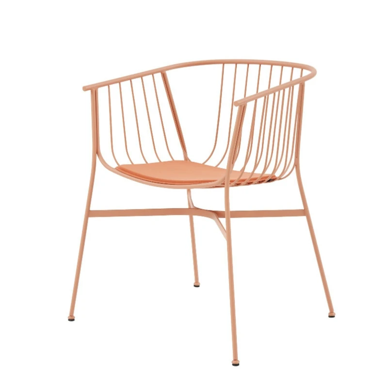 

Простой отдых, двор, балкон, один стол и два стула, комбинация кованого железа на открытом воздухе, стол и стул