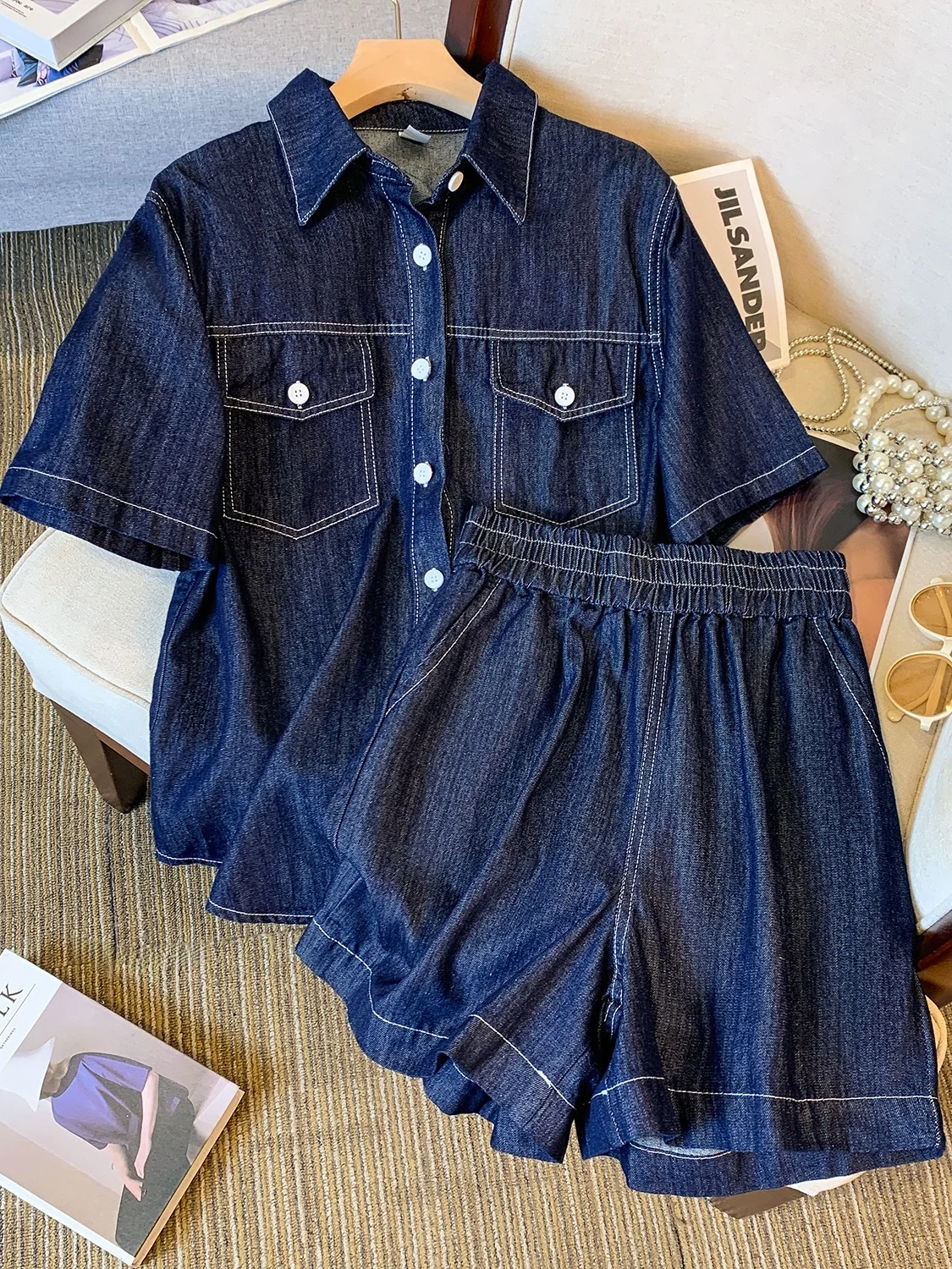 

Летний новый повседневный джинсовый комплект из двух предметов: топ и юбка на молнии. Модная женская коллекция весна-лето...