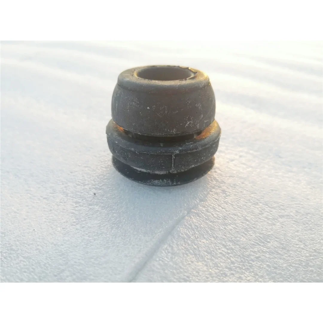 Front Cross Member Rubber Sleeve Engine Rear Mounting Bushing Fit For Pajero Montero Shogun V73W V78 H66W H77W MR132701 MR132702