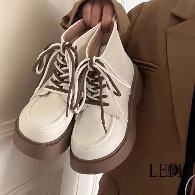 أحذية نسائية أحذية جلدية ناعمة متعددة الاستخدامات ونعل سميك وكعب سميك ومقدمة مستديرة وأربطة أحذية قصيرة