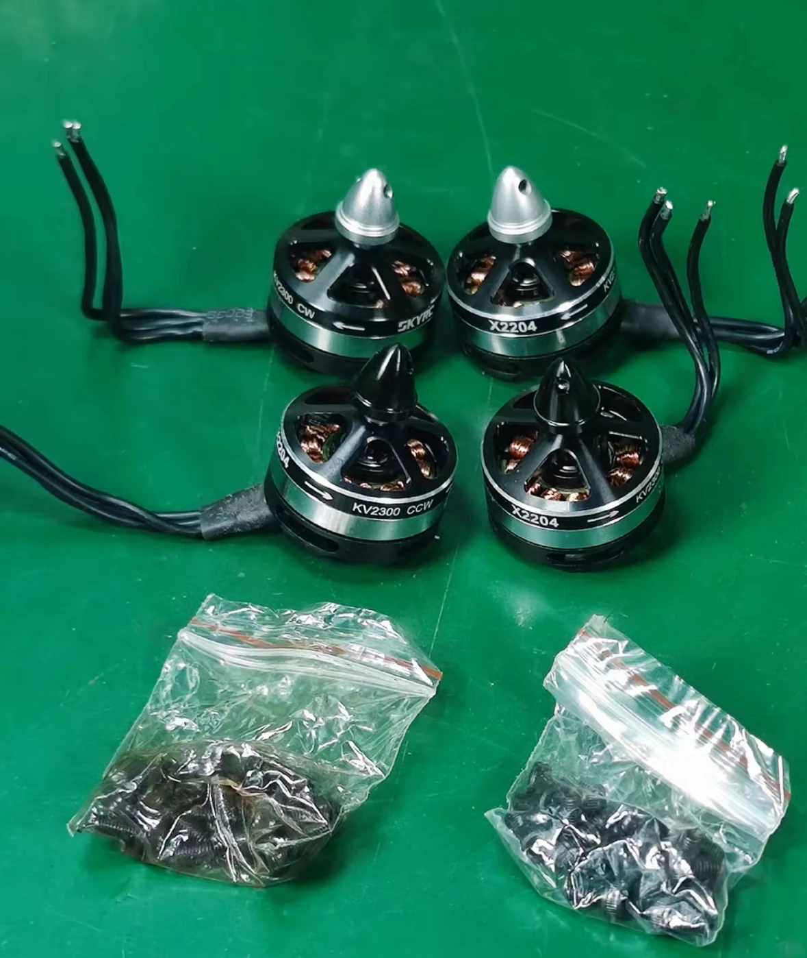 

SkyRC комплект silnikow X2204 2300KV do бесщеточный двигатель для дрона, 4 шт. 2CW + 2CCW 2204 2300 для Emax Sunnysky iflight RC FPV дрон