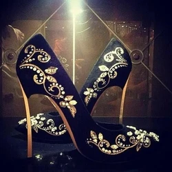 Black and Gold Embroidered Wedding Pumps Stiletto Heels Pointed Toe Classic Sexy Women Rhinestone Flower Summer Casual Sandals