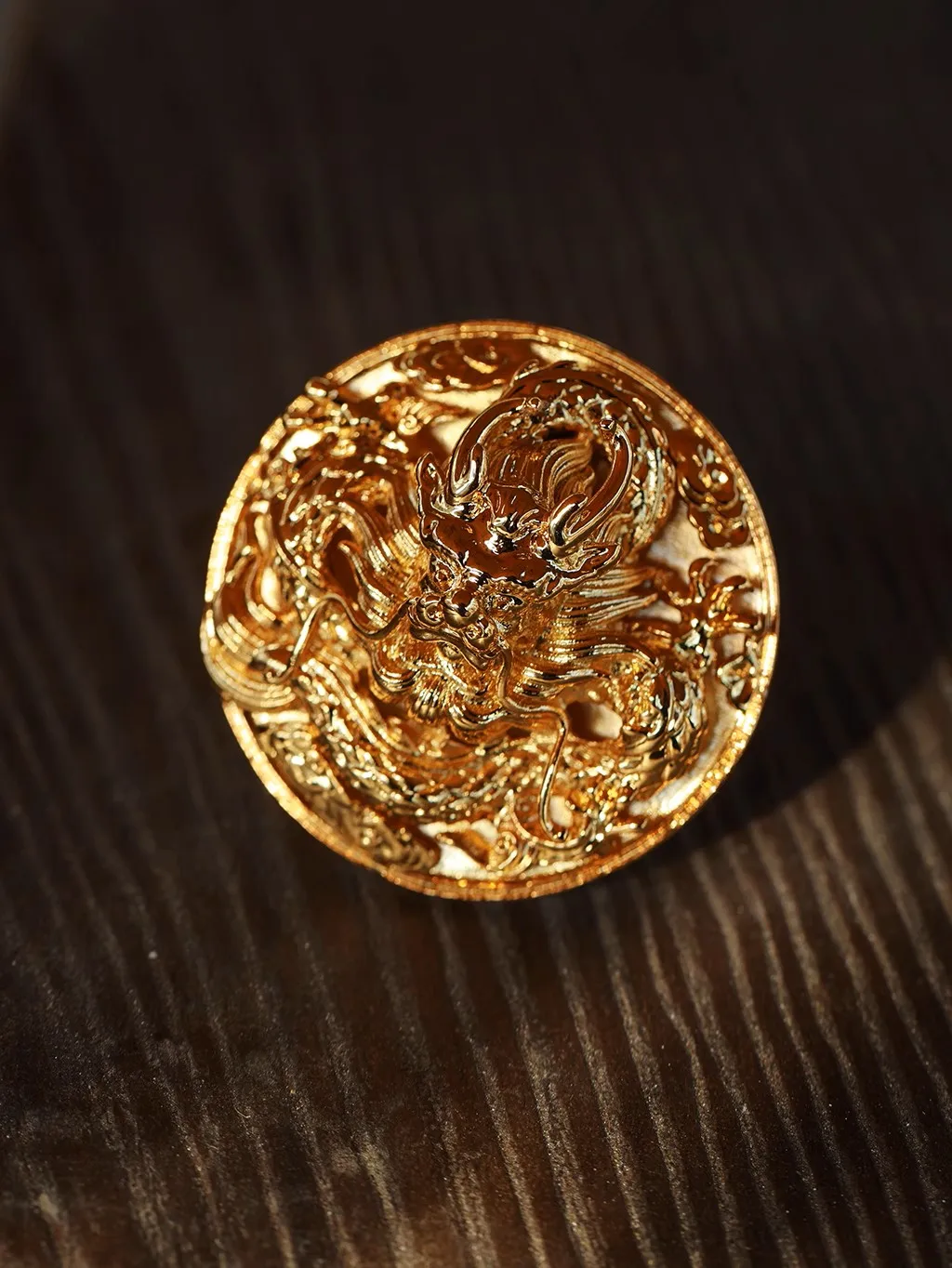 

Chinese-style Forbidden City Golden Dragon Brooch Pendant Dual-purpose Super Heavy Industry Brooch