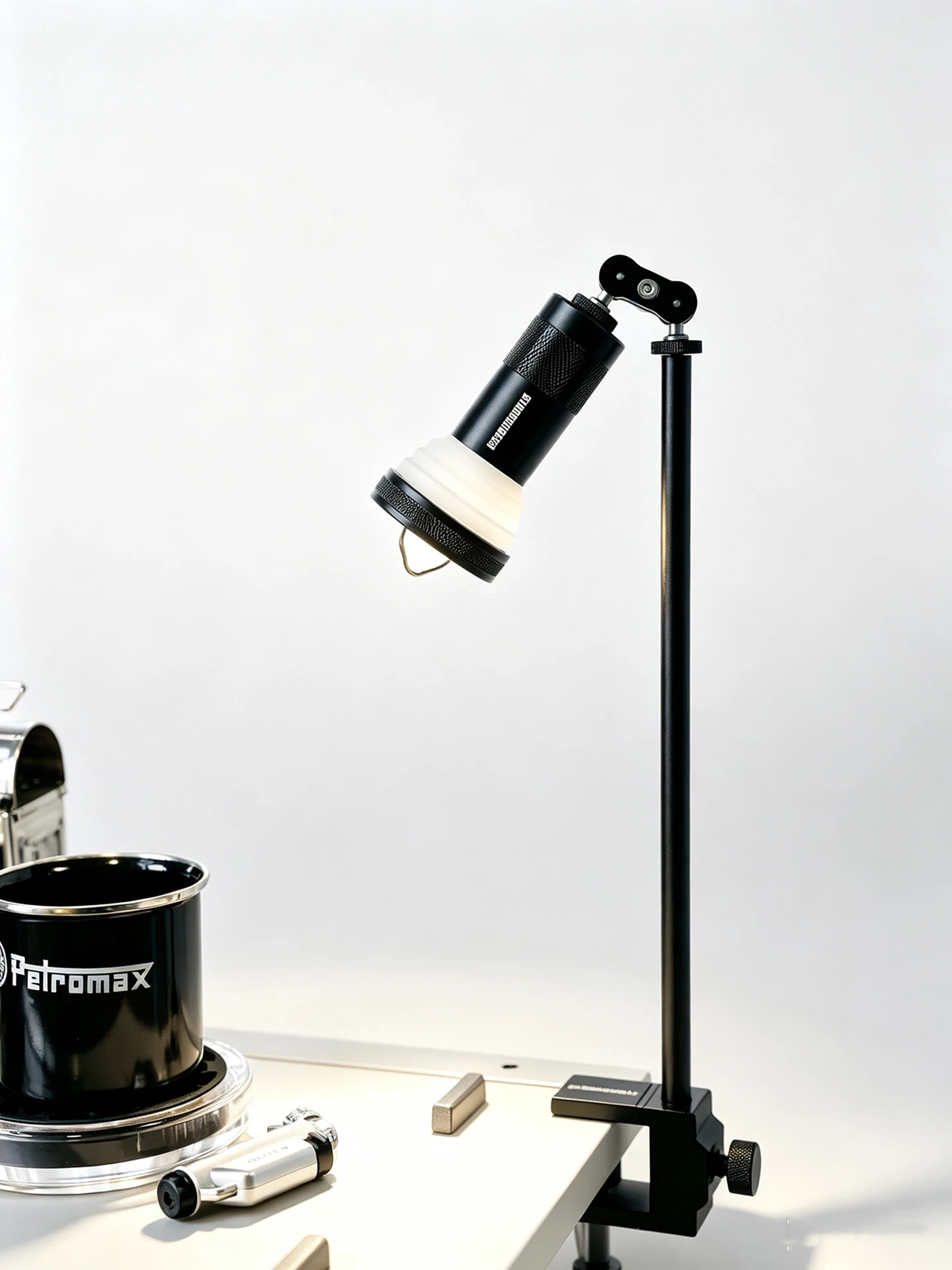 Die Strahlkonzentrationsabdeckung ist speziell für die Campinglampen der Goalzero Lighthouse-Serie für Outdoor-Camping konzipiert. Hergestellt aus Aluminiumlegierung und Acryl, ermöglicht die Abdeckung, dass das weiche – Detail 5