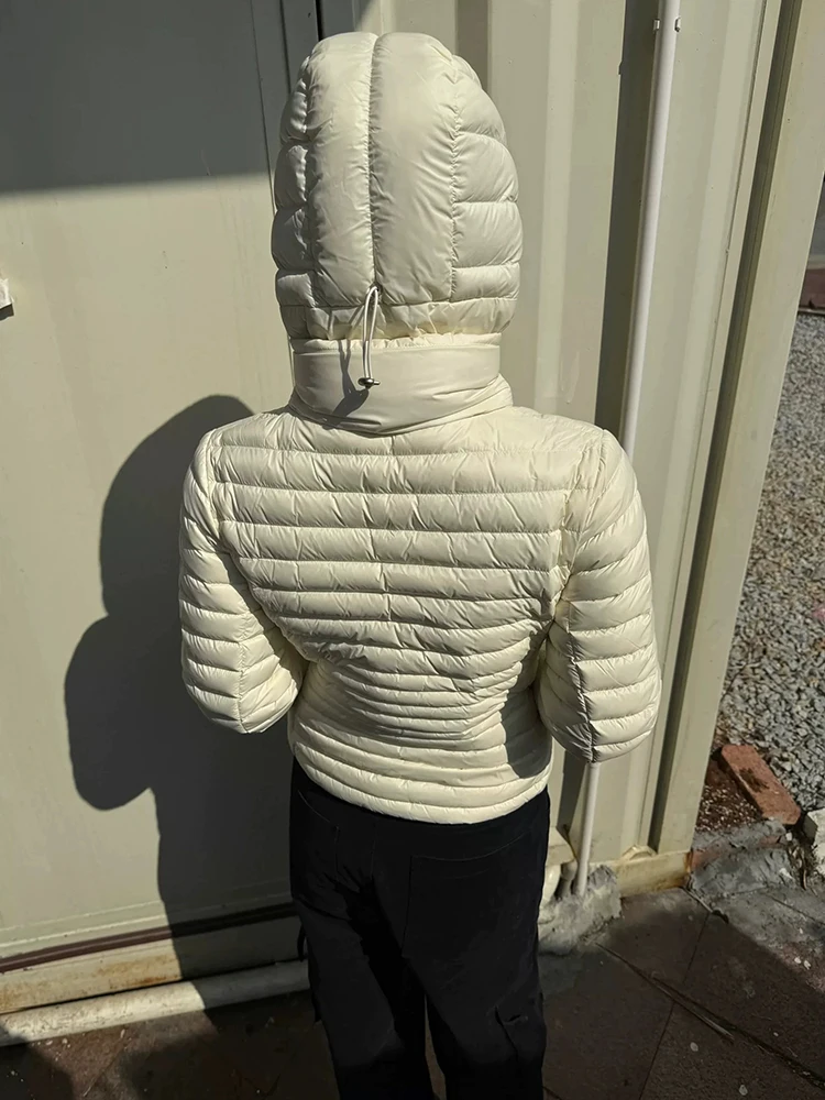 Piumino con cappuccio staccabile Elegante piumino da donna con piumino d'anatra bianco al 90% caldo invernale 2025 Nuovo arrivo invernale