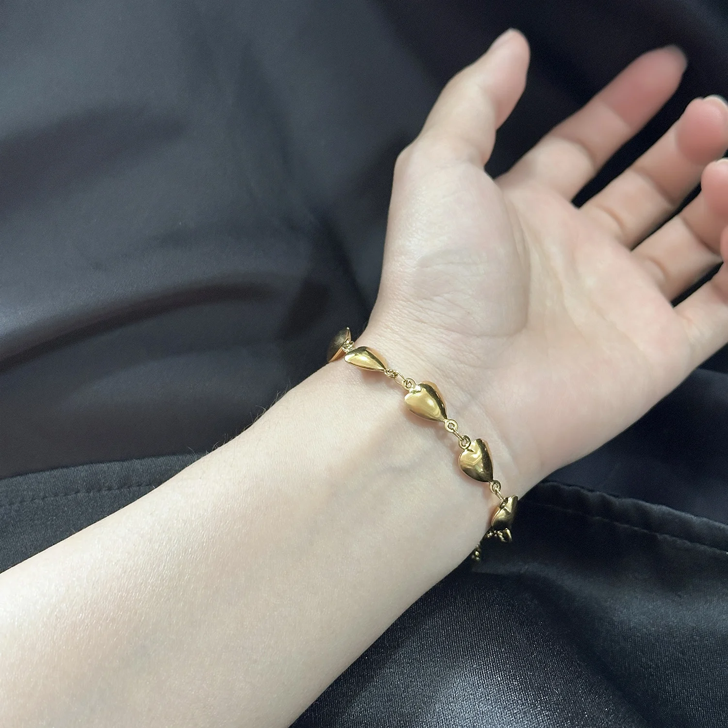 Strandurlaub Edelstahl Mehrfache Herzen Halskette Armband Wasserdichte Sommer Fußkettchen Persönlichkeitsschmuck für Frauen Mädchen – Detail 5