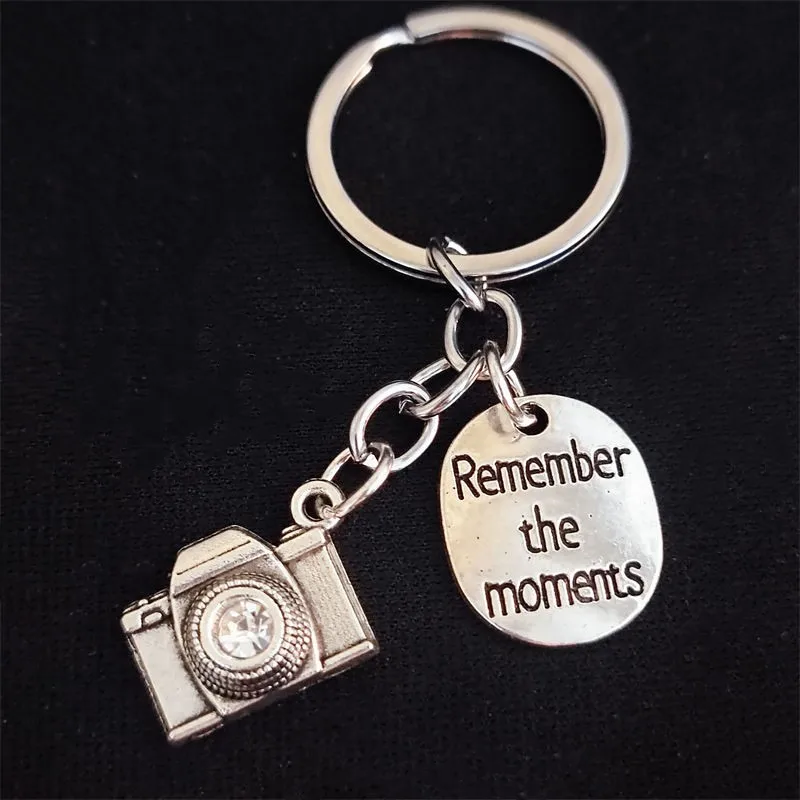 Unique Keychain Remember The Moment Keyring Camera Cameraman Pendant Women Man Jewelry Accessories Friend Gift