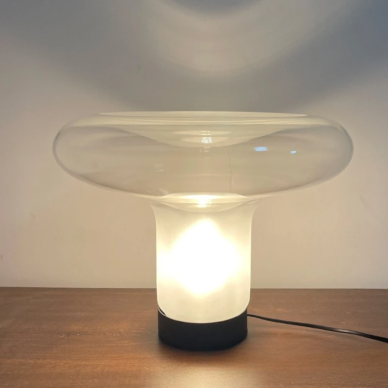 مصباح بجانب السرير زجاجي مصمم إيطالي لغرفة المعيشة وغرفة نموذجية للفنادق مصباح طاولة للفيلا لتزيين الدراسة الفنية الفاخرة #1