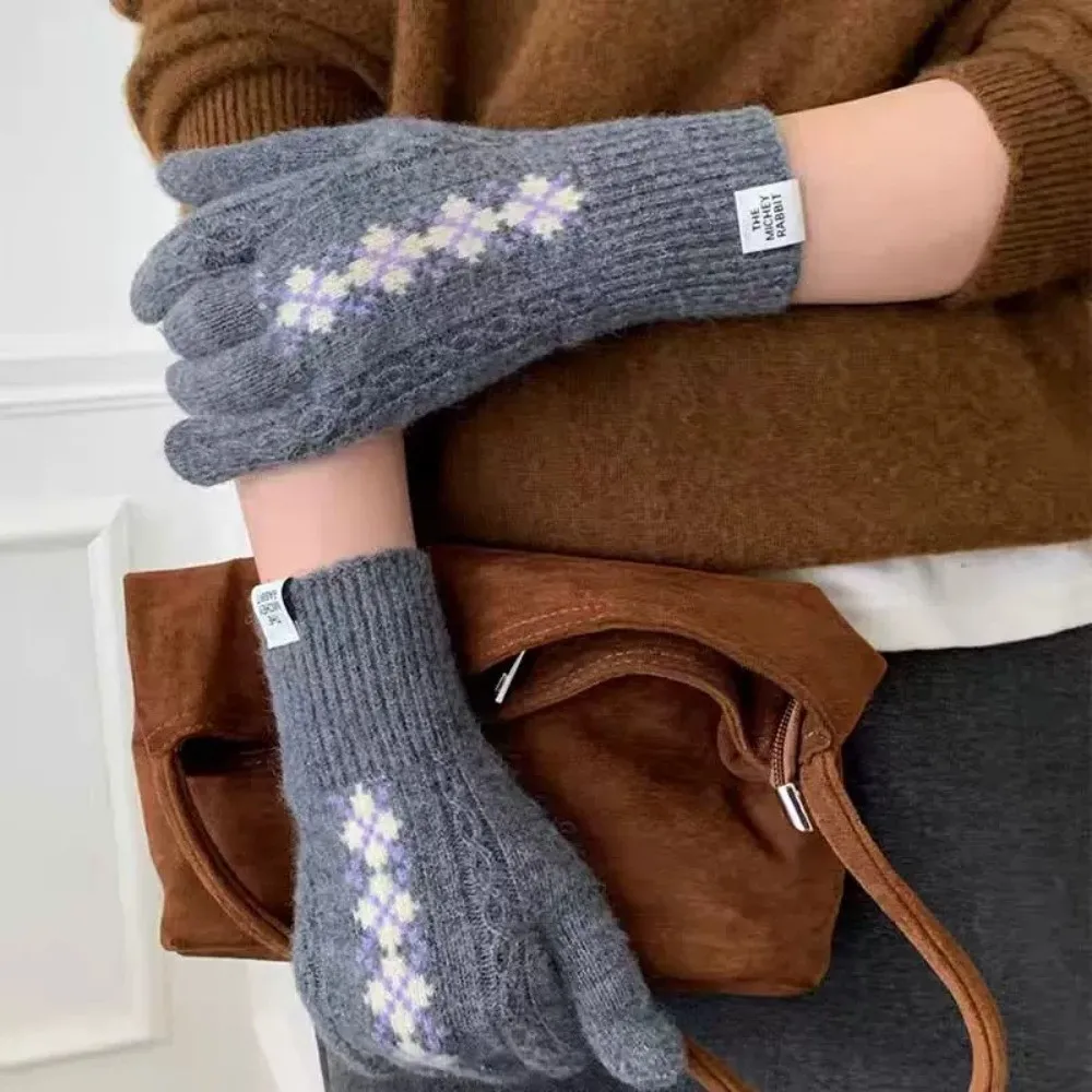 Stylish Acrylic One Tip Touch Screen Gloves Diamond Cable Cold Proof Long Winter Knitted Gloves Cycling Gloves Student