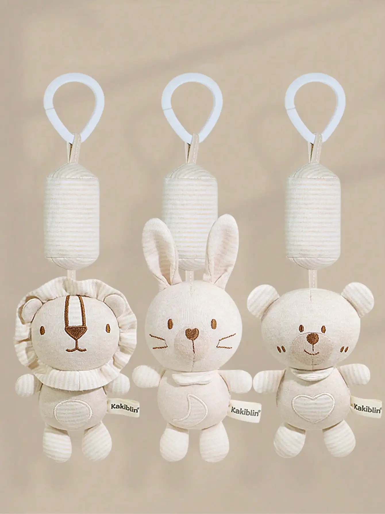 Passeggino montato su auto dei cartoni animati con campanelli eolici appesi per i bambini per impugnare e lenire i giocattoli che suonano