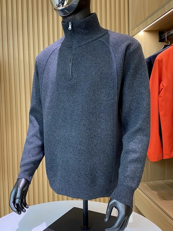   Maglione lavorato a maglia da uomo con cerniera e miscela di fibra rigenerata, morbido e liscio, colore caldo invernale