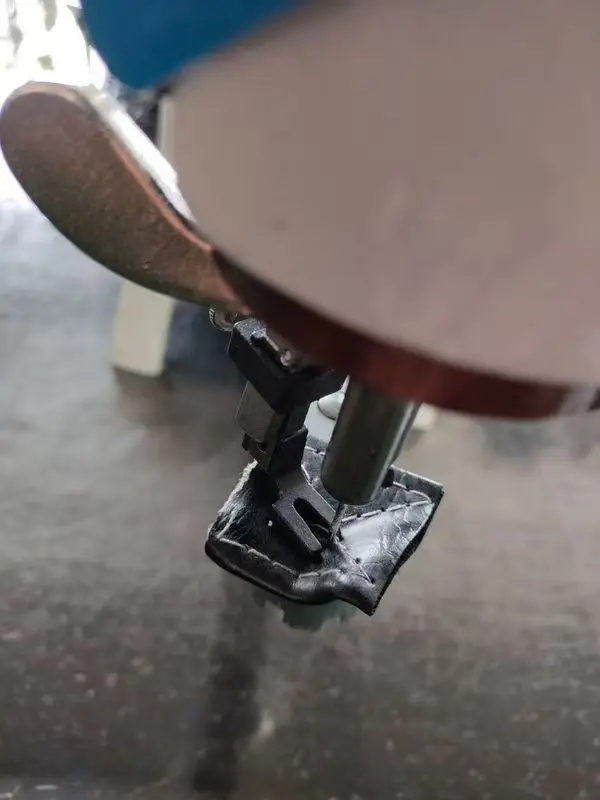 Industrial Shoe Repair Sewing Machine-Electric Rotating with Automatic Oil & Manual Operation for Leather Shoes