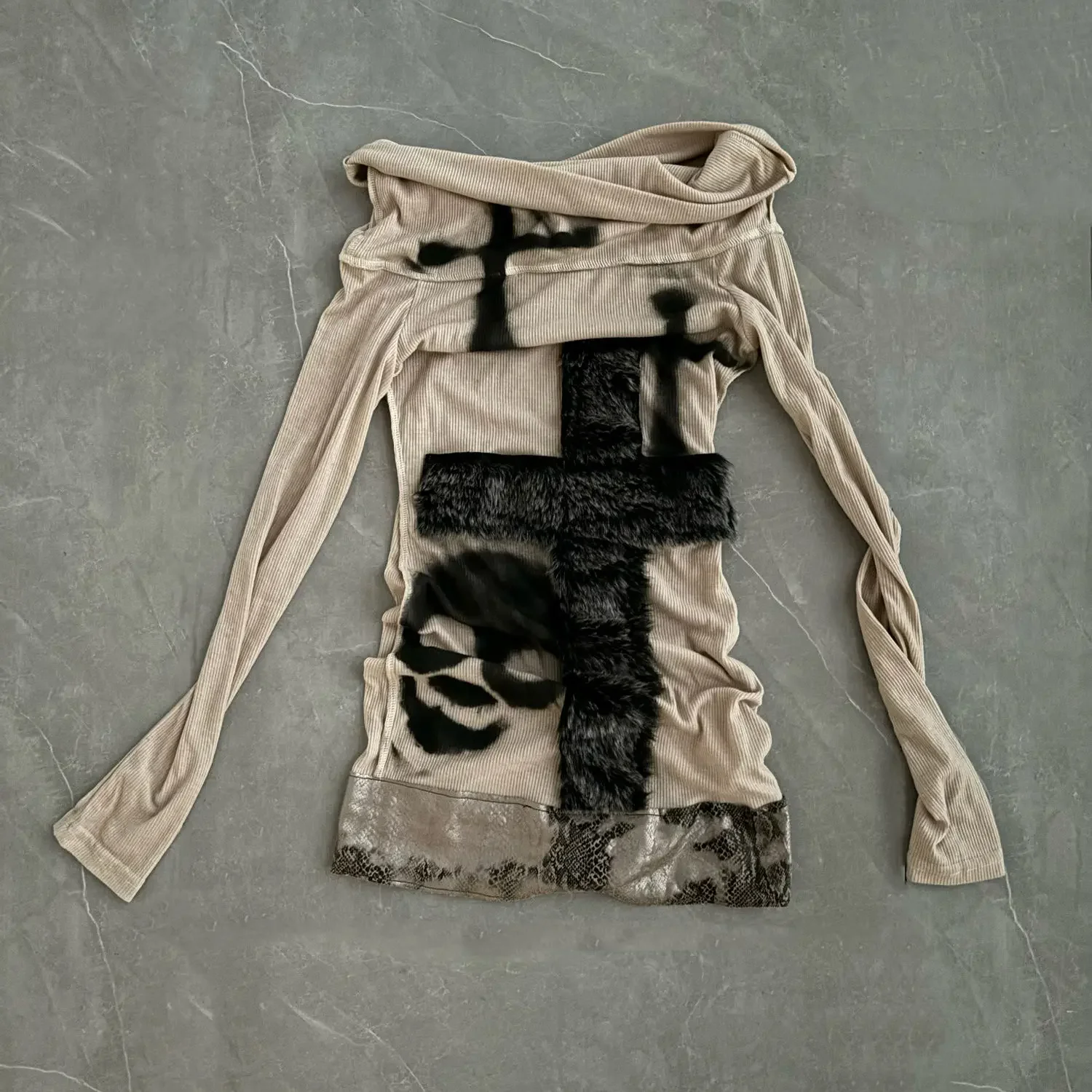 Faux FUR เซ็กซี่เสื้อยืดผู้หญิง Harajuku Punk Skull พิมพ์ Slash คอ Y2k Aesthetic Tops Streetwear ปิดไหล่ Fairy VINTAGE Tees