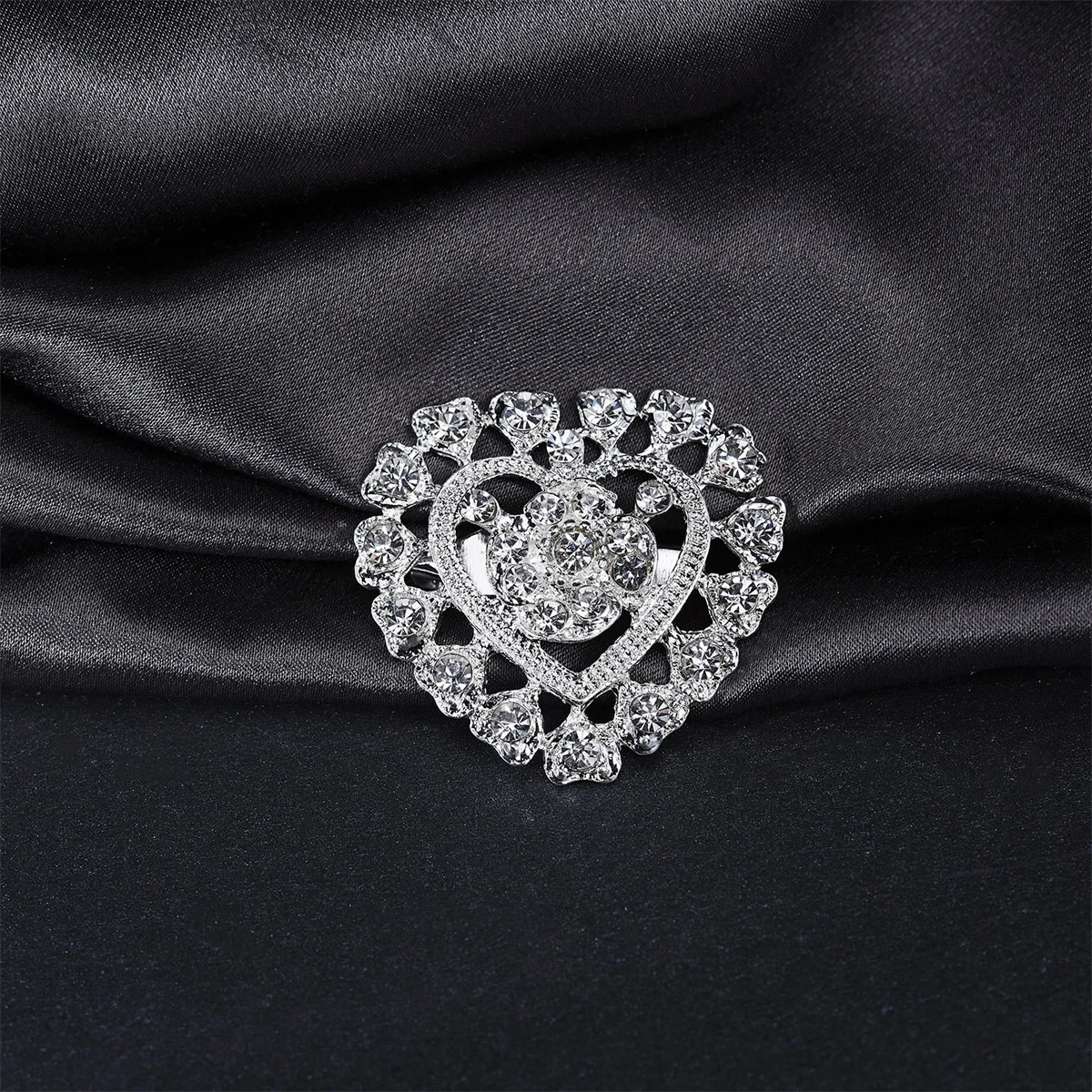 Shiny Rhinestone Round Flower Brooches Pins For Women Silver Color Crystal Heart Snowflake Lapel Badge Elegant Wedding Jewelry