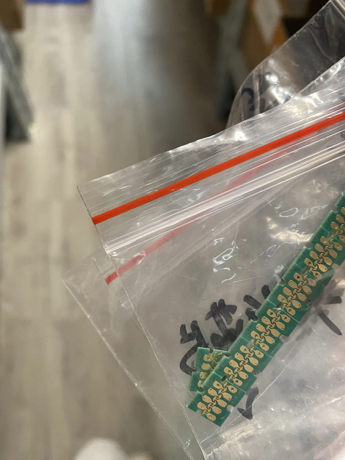 Чип картриджа T6941-T6945 для принтера Epson SureColor T3000 T5000 T7000 T3070 T5070 T7070 T3200 T5200 T7200 T3270 T5270 T7270 Чип картриджа T6941-T6945 для принтера Epson SureColor T3000 T5000 T7000 T3070 T5070 T7070 T3200 T5200 T7200 T3270 T5270 T7270