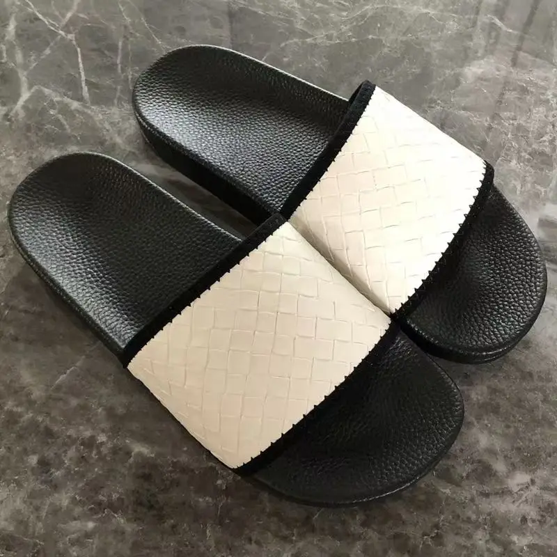 

Summer men's slippers are fashionable, individual, comfortable, simple, outdoor, lightweight, durable and casual sandals