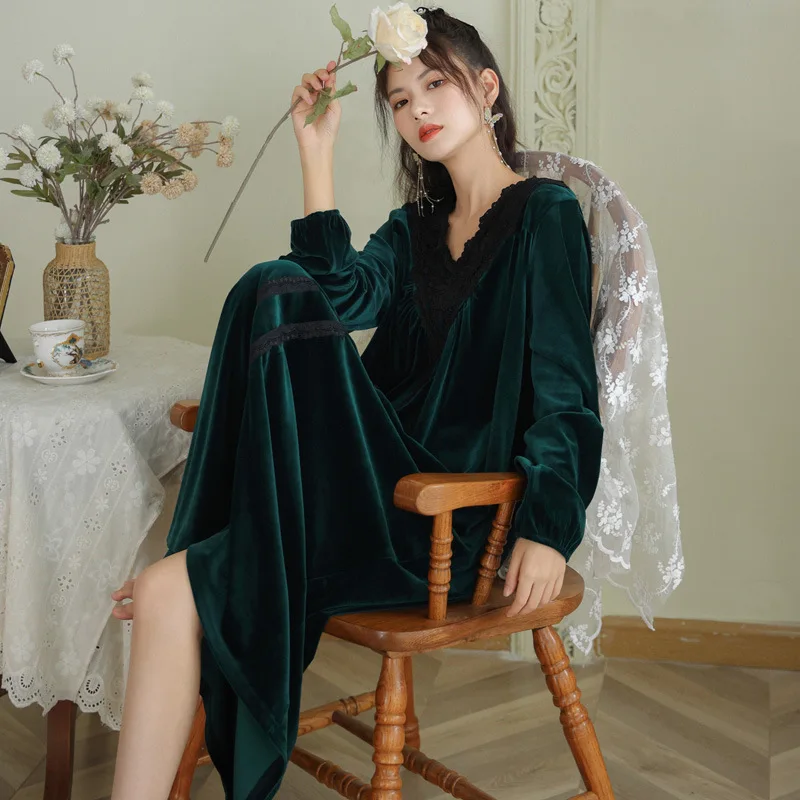 

Long Sleeved Velour Nightgown Women Winter Palace Style Velvet Warm Sleepwear Loose Fitting Long Chemise Nightdress Home Clothes