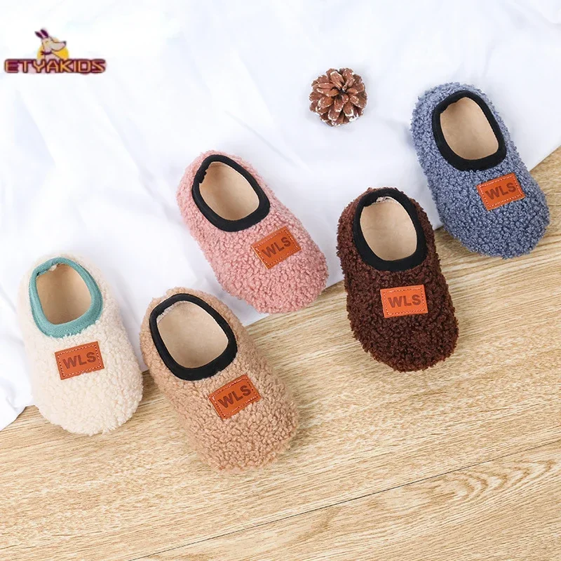 Pantofola per bambini autunno inverno bambino peluche caldo allenamento per passeggiate suola morbida antiscivolo calzino da pavimento per ragazze e