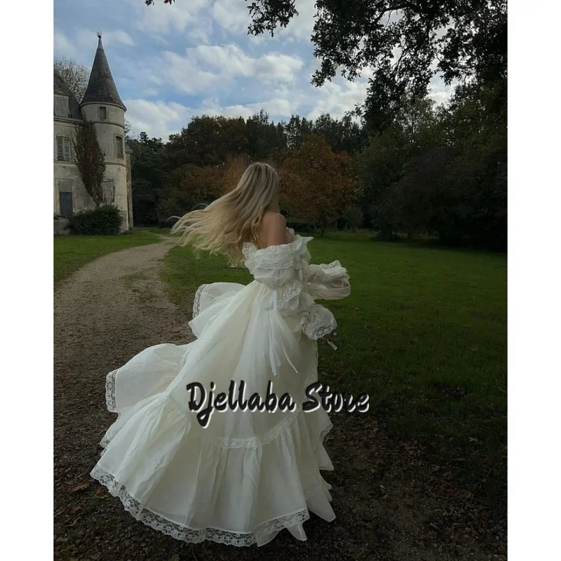 فساتين لحضور الحفلات الموسيقية بيضاء بكتف واحد وأكمام طويلة مخصصة من الأورجانزا فيستدوس دي نوش بطول الأرض على شكل حرف a للسهرات الرسمية 2025 #2