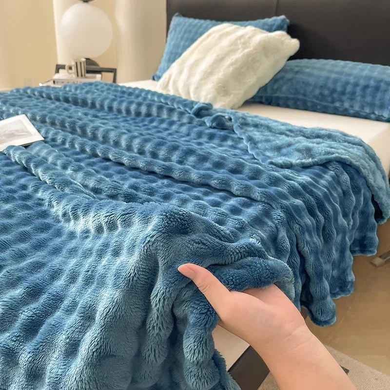 

2024 New Solid Color Blanket Milk Velvet Cover Nap Sofa Thick Warm Blanket in Autumn and Winter Plush