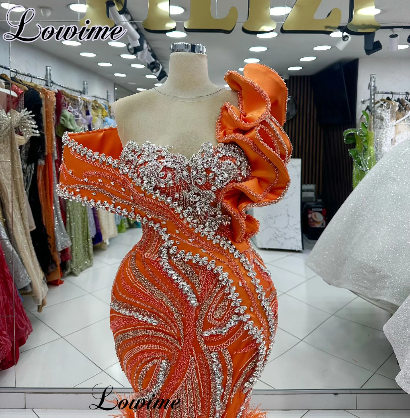 New Orange Celebrity Dresses For Women 2025 Crystals Mermaid Evening Gowns Elegant Vestidos De Gala Pageant Dresses With Feather