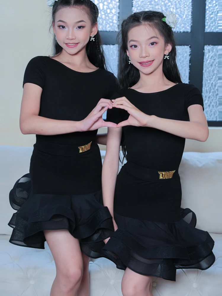 2025 enfants danse latine compétition vêtements pour enfants hauts noirs jupe bouffante costume fendu Samba Chacha filles vêtements latins XH3377