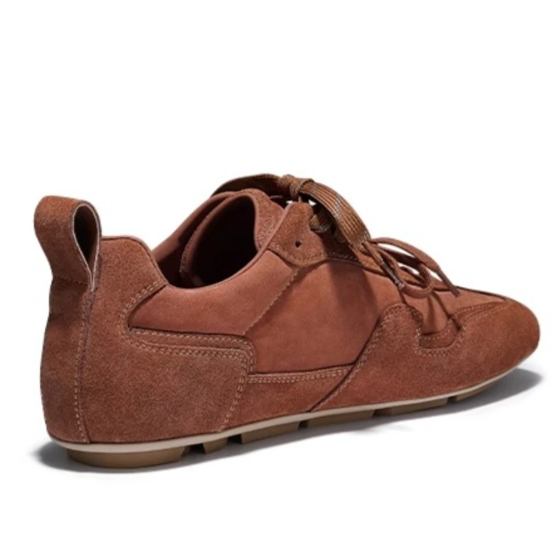 รองเท้าฝึกซ้อมอเนกประสงค์ที่เรียบง่ายหรูหราสำหรับผู้ชายและผู้หญิงรองเท้ากีฬาและรองเท้าพักผ่อนแบบมีสไตล์ย้อนยุคพื้นบางกันลื่น