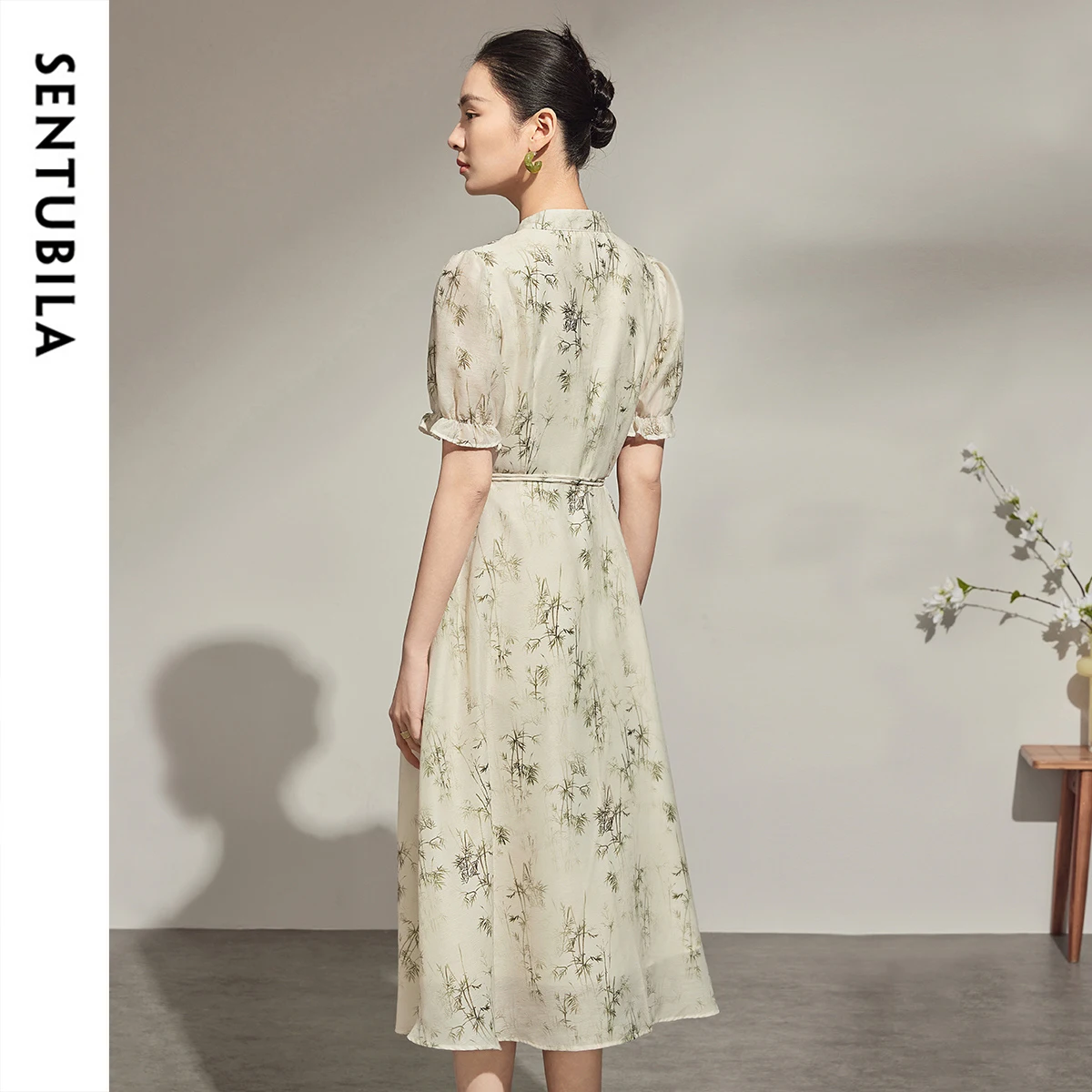 SENTUBILA Abito longuette con maniche a farfalla stampate per donna 2025 Abiti eleganti a trapezio con colletto alla coreana in stile cinese estivo 142L54263