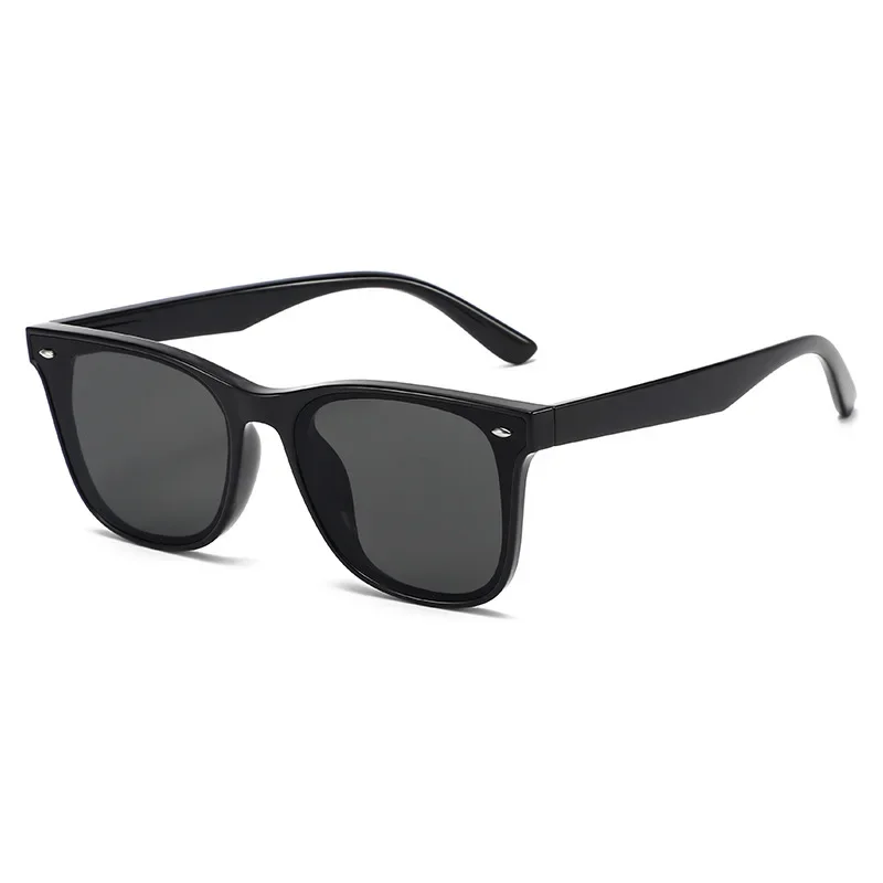 Fashionable and Personalized Sunglasses with A High-end Feel UV Resistant and Strong Light Resistant Brown Sunglasses