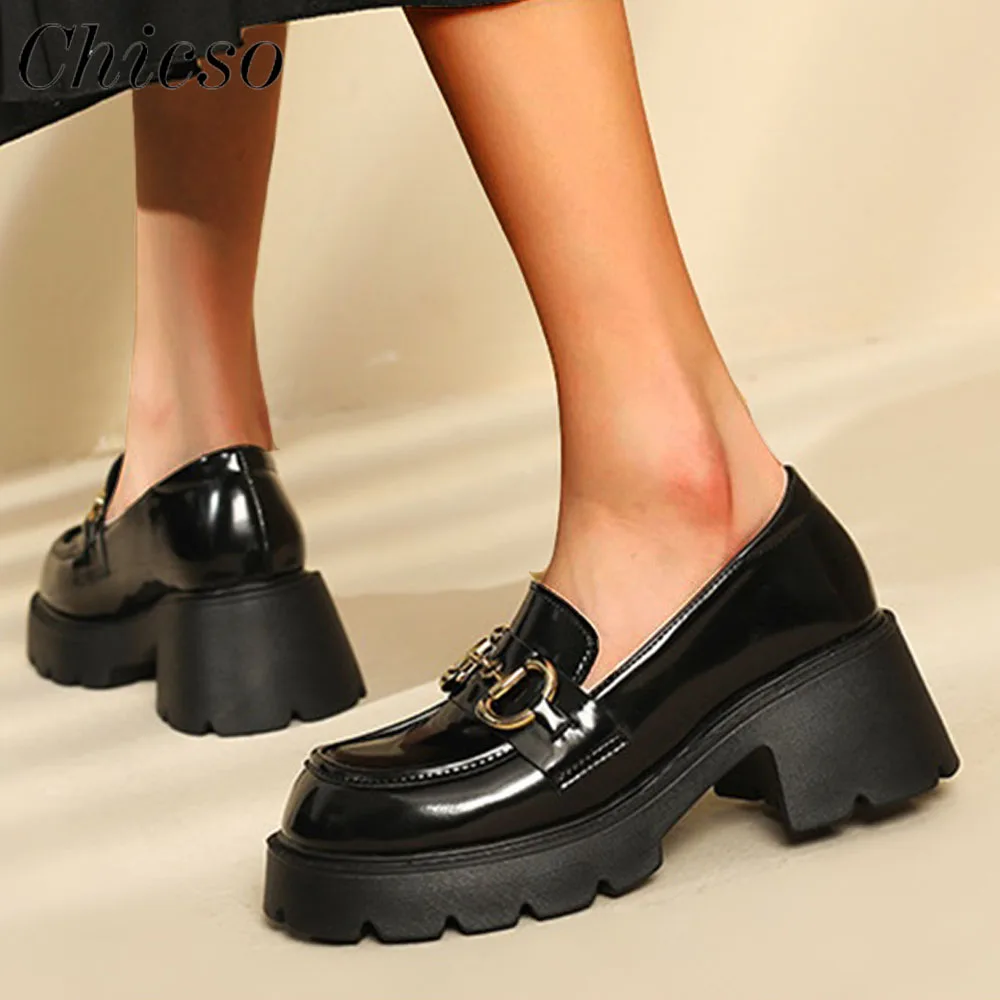 

Leather Shoes Women 2024 New British Style Metal Chain Ladies Platform Shoes 34-43 Large-Sized Home Office Dress Loafers