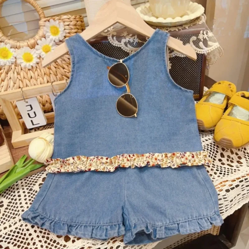 

Girls' Summer Fashion Sleeveless Vest Set, New Trendy Children's Camisole Top and Denim Shorts Two-Piece Outfit