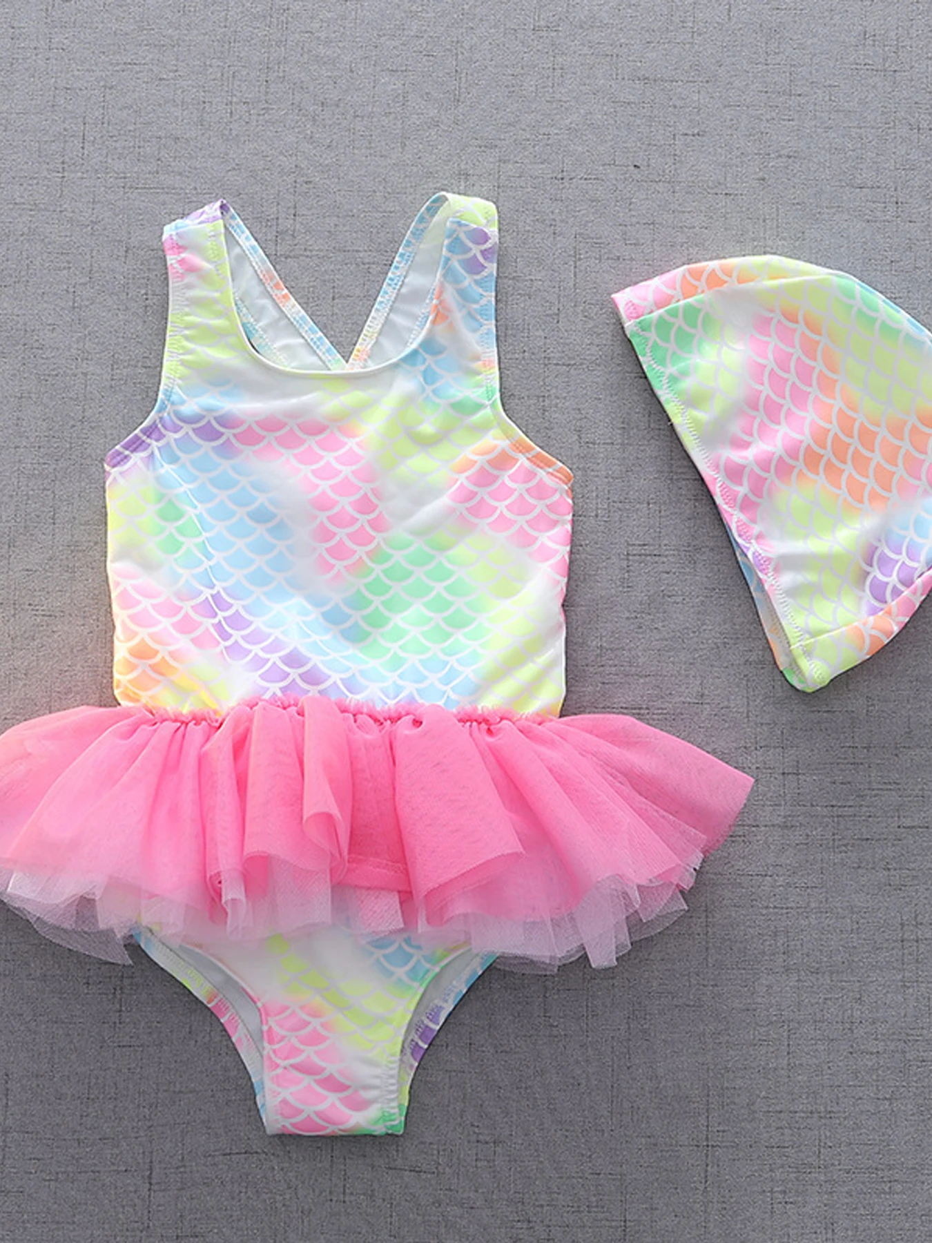 Eendelig badpak met visschaalprint voor meisjes, gratis hoed en mesh rok voor zomerzwemmen en strandvakantie