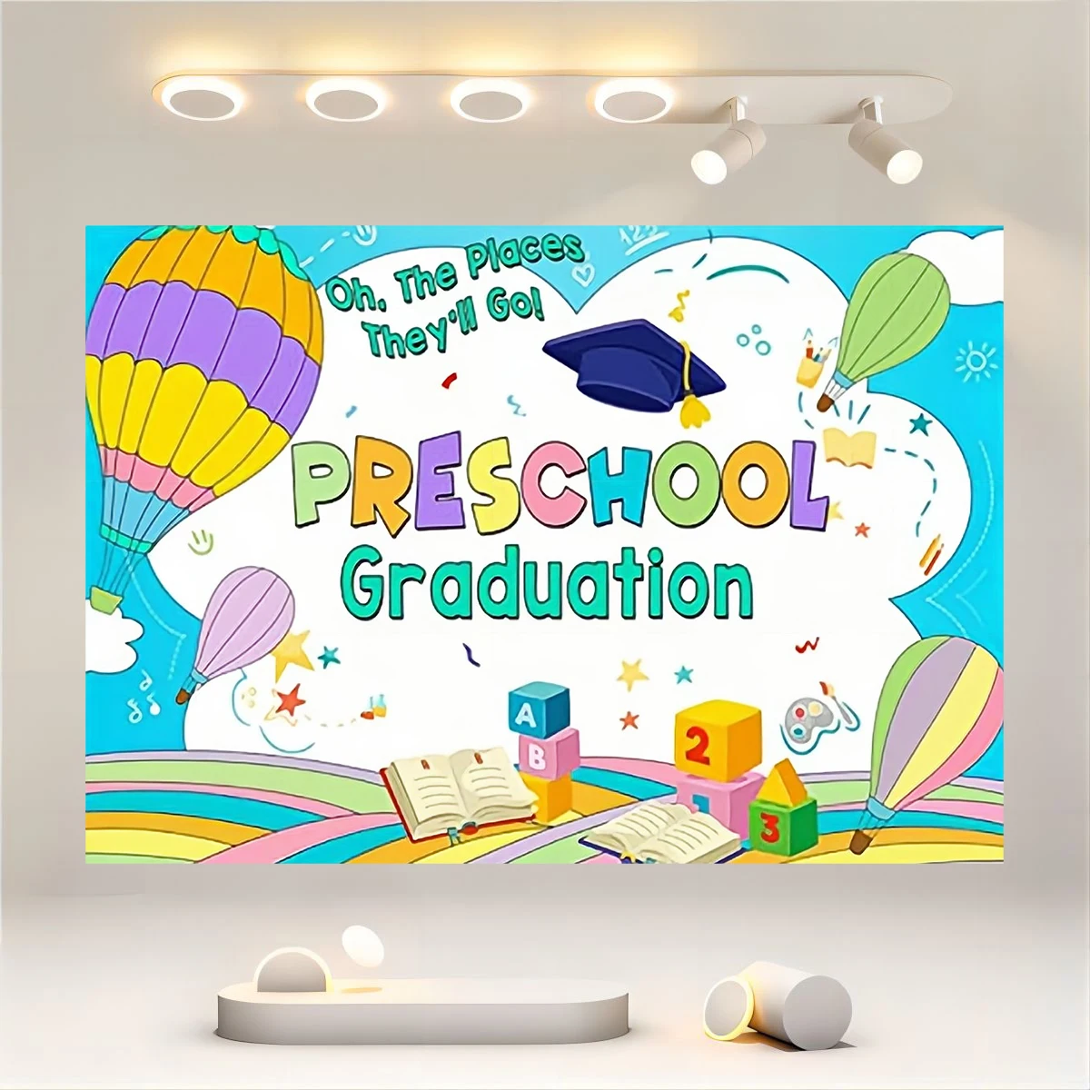 Congratulations to graduates, bachelor's cap, background, university ball, banner decoration, portrait, photo booth props