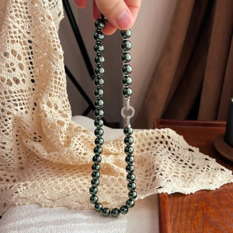 

Ожерелье из зеленого и черного жемчуга павлина 11-12 мм с узлами и вкусами