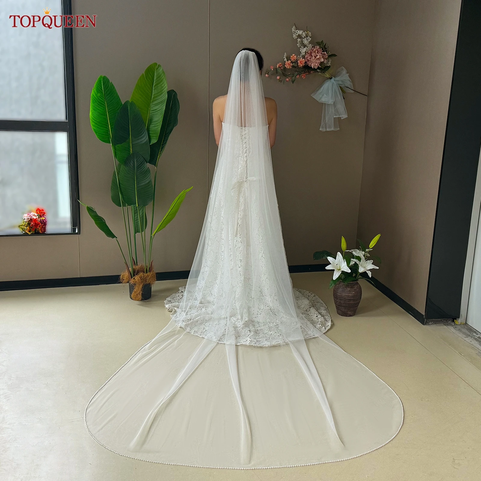 TOPQUEEN V34 Shiny Rhinestone Bridal Veil Crystal Beaded Veil Wedding Short Veil White Creamy White With Comb Customizable