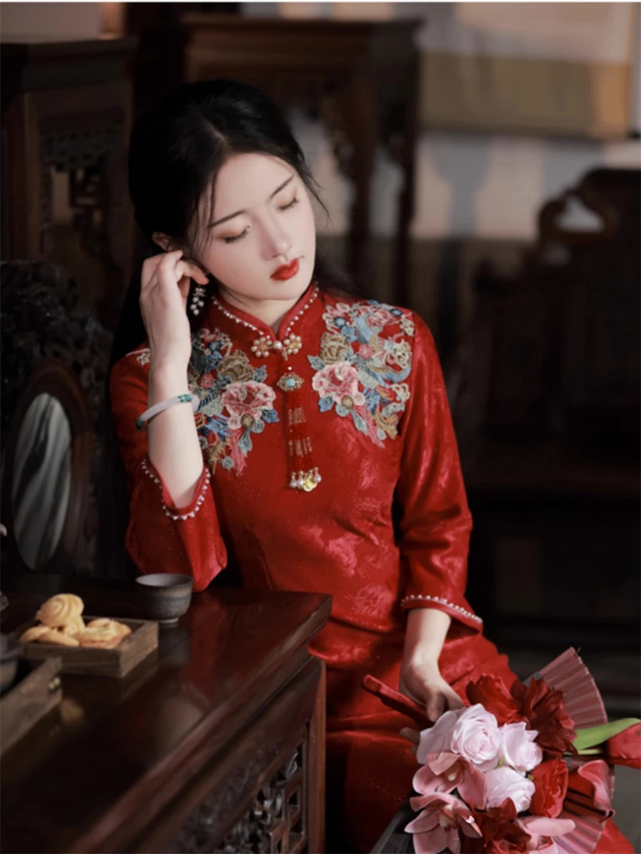 

Chinese Bridal Red Floral Embroidery Cheongsam Toast Clothing Women Qipao Temperament Banquet Wedding Dress