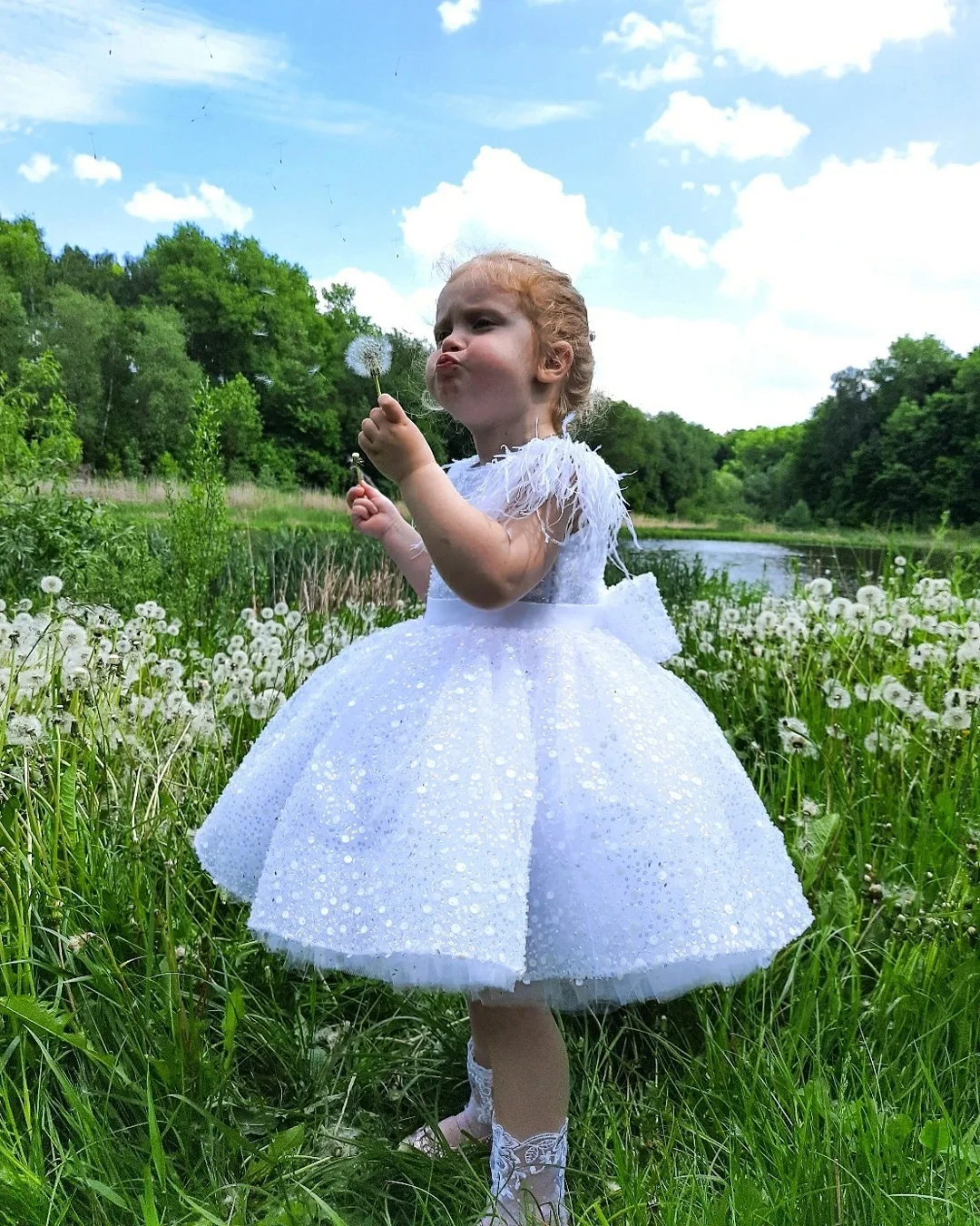 Vestido de flor de pena branca, Casamento Sparkly Sequined Bow, Roupa de criança brilhante, Princesa Toddler Dress, Primeira festa de aniversário