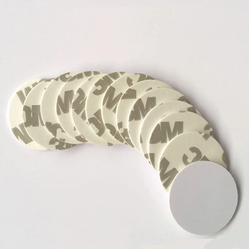 100 قطعة ISO14443A NFC علامة مستديرة RFID العلامة الذكية 215 رقاقة بطاقة عملة PVC لجميع الأجهزة التي تدعم NFC