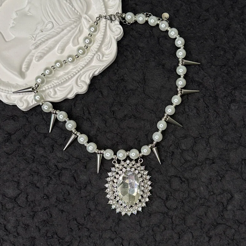 Light luxury design butterfly pearl necklace niche versatile high sense new Chinese punk collarbone chain female tide personalit