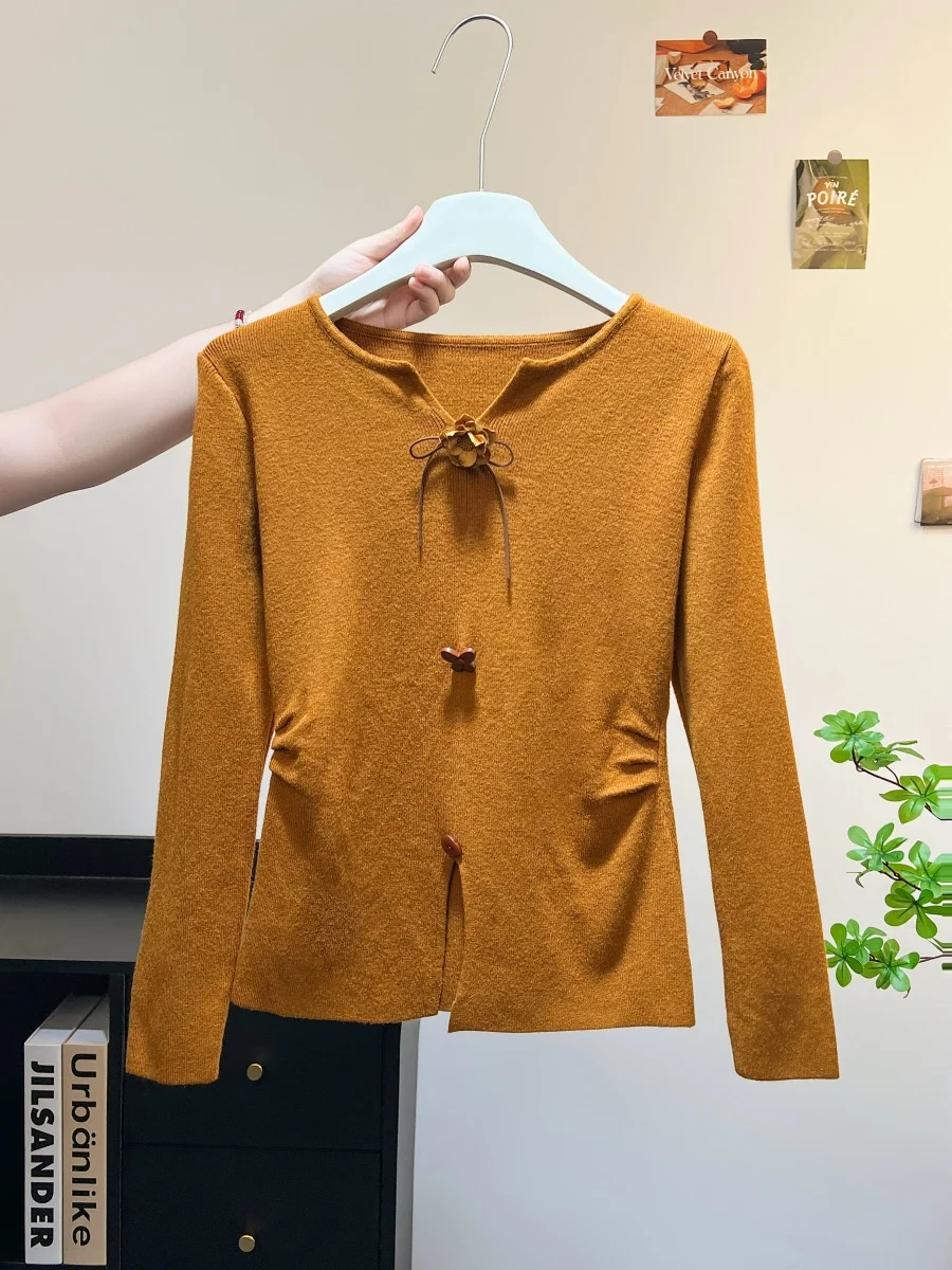 เสื้อสเวตเตอร์ผู้หญิงลายผีเสื้อ แต่งกระดุมไม้สไตล์วินเทจ ทรงเข้ารูป สำหรับฤดูใบไม้ร่วงและฤดูหนาว คุณภาพสูง