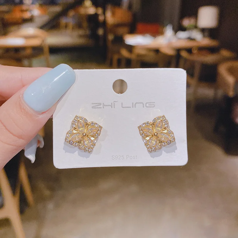 جديد الكورية طاحونة الزهور كريستال الزركون أقراط بسيطة للنساء موضة اليومية حفلة عيد ميلاد مجوهرات هدايا