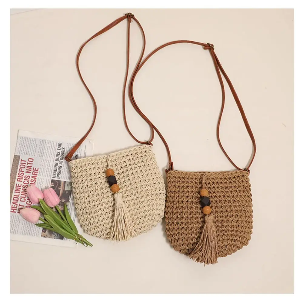 Women Beach Shoulder Purse All-Match Handbag Small Straw Crossbody Bag with Tassel Weave Clutch Bag