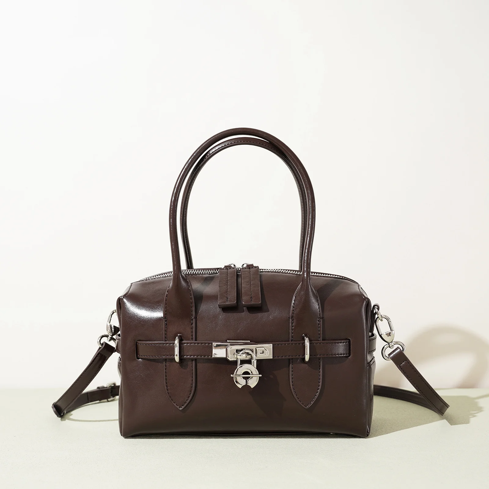 

2025 Fall Winter New Top Grain Leather Spacious Boston Bag Lock Design Single Shoulder Crossbody Pack Women Commuting Handbag