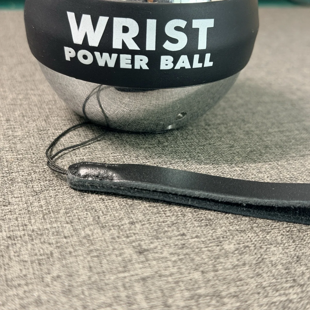 Gantungan Kunci Kulit Hitam Lo - Sports Equipment That Starts With A ulasan dan harga