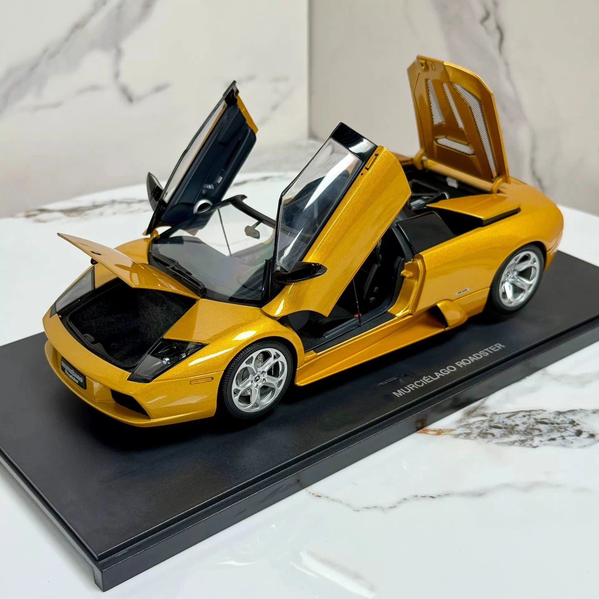Autoart 1:18 Murcielago Roadster Yellow Simulation Limited Edition All Open Alloy Metal Static Car Model Toy Gift