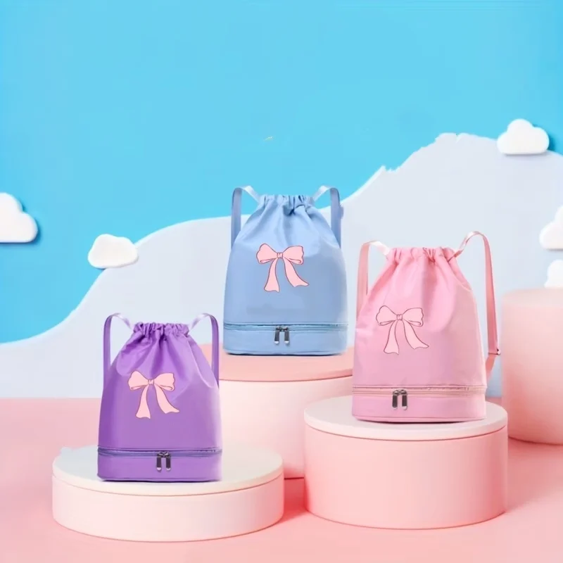 

Повседневный, универсальный и милый (с принтом в виде бантиков) спортивный рюкзак на завязках, идеально подходящий для школьного сезона, подходит для повседневного использования.