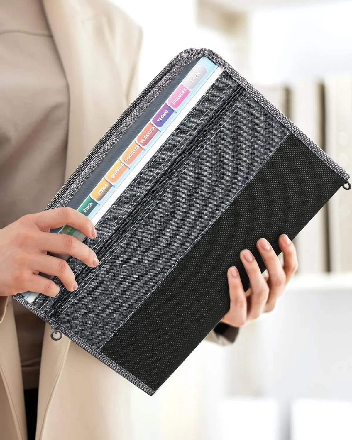 منظم بسحاب أمان، حجرة ملفات قابلة للتوسيع مكونة من 12 جيبًا مع حامل قلم أمامي