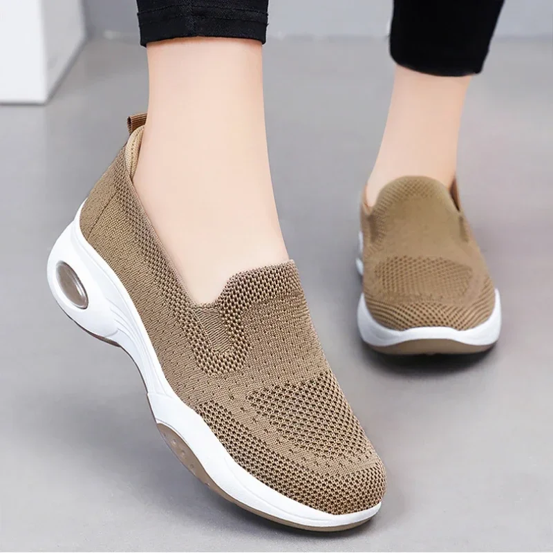 Zapatillas de deporte planas y transpirables para mujer, zapatos de tenis deportivos de punto, a la moda, de fondo suave, para caminar, primavera y