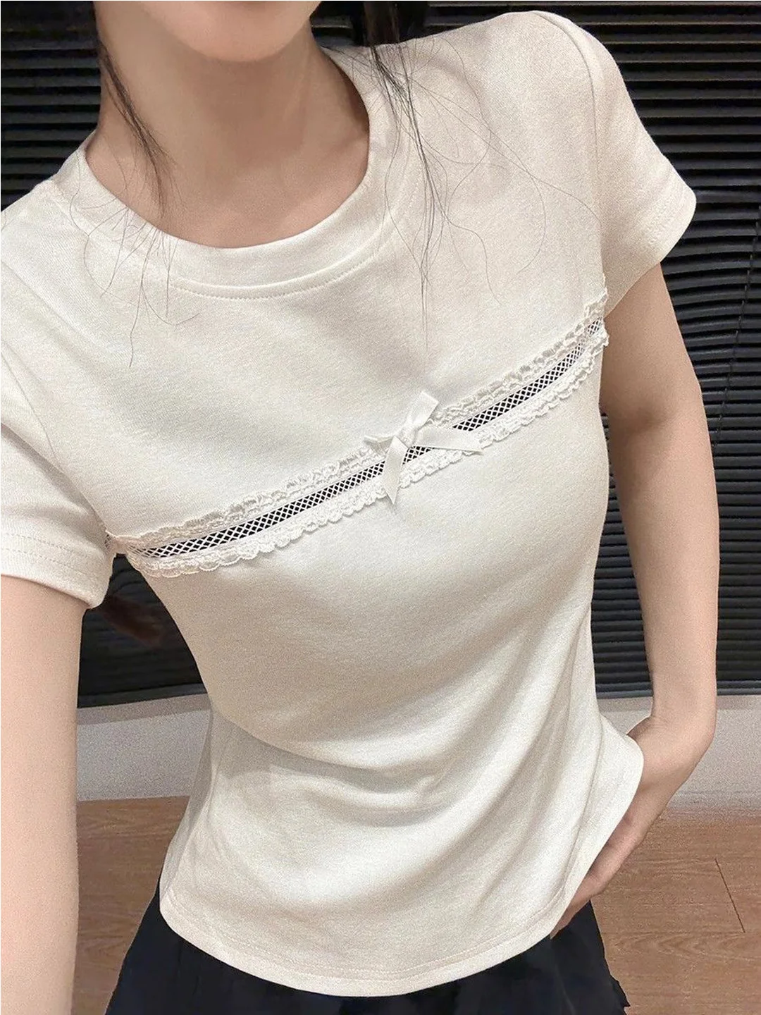 

Korean Sle Sweet Faionable Hollow out Knot ort Sve Women's T-irt Lace Trim Slimming ort Length Casual Top