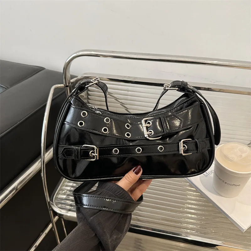 Schicke Y2K Damen-Unterarmtasche mit doppelter Gürtelschnalle, verstellbarem Riemen, trendige, punk-inspirierte Handtasche, für lässige Schultertasche. – Detail 9
